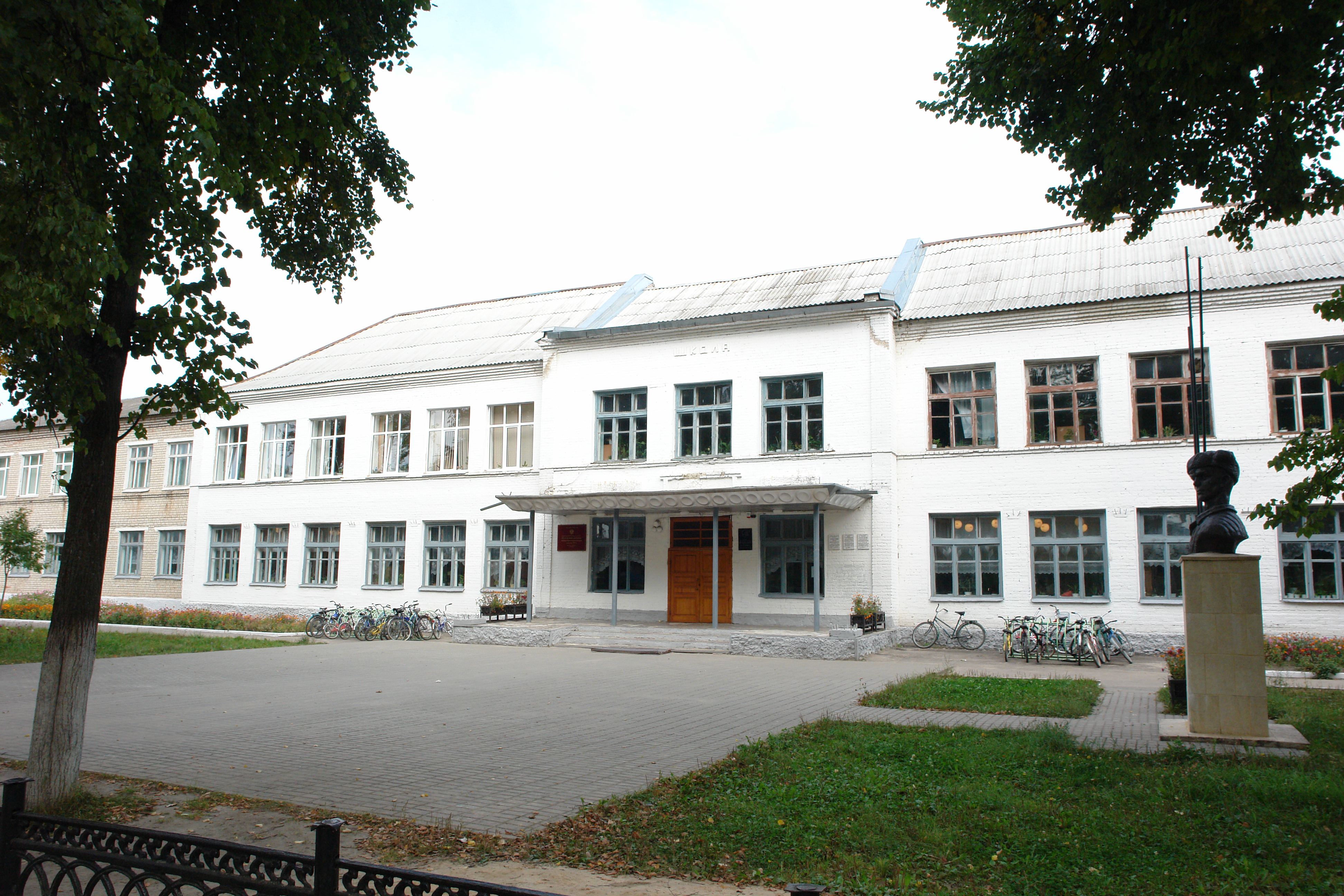 Фотография школы.
