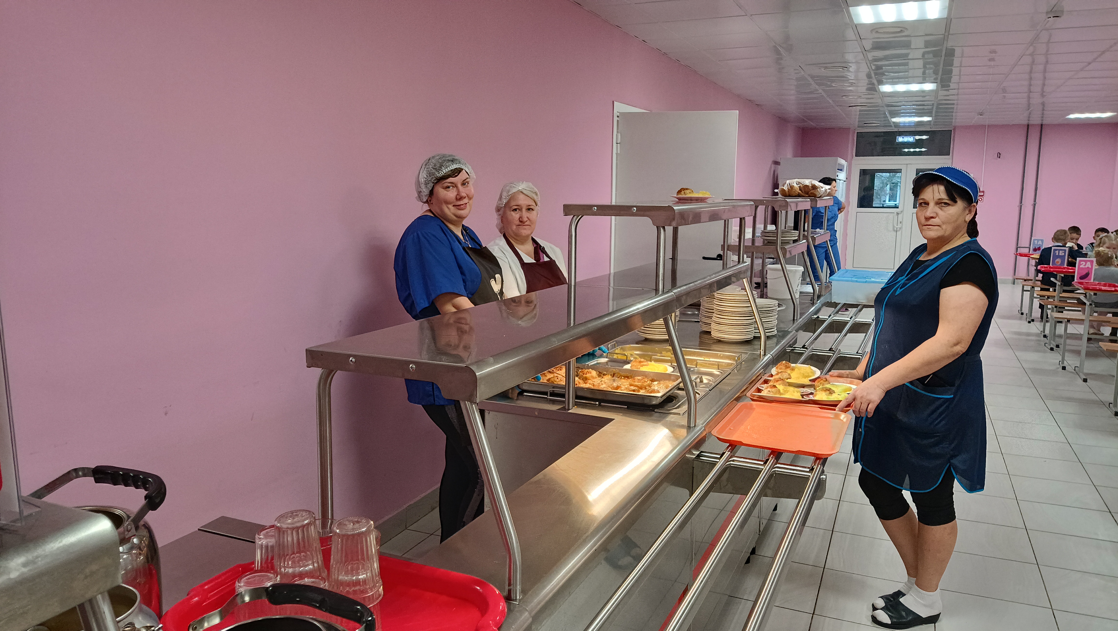 Коллектив работников столовой.
